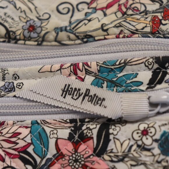 Vera Bradley Harry Potter Large Fanny Park Cloth Multicolored Like New - Picture 7 of 8
